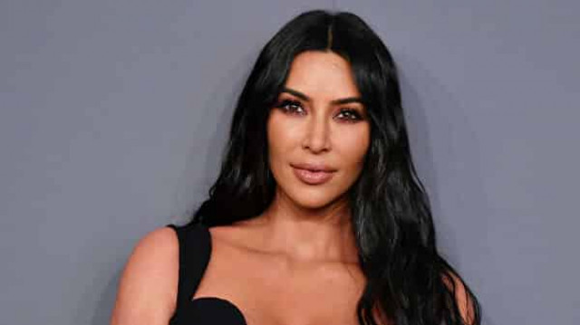 Кардашьян без фотошопа ужаснула поклонников своими целлюлитными складками на ягодицах