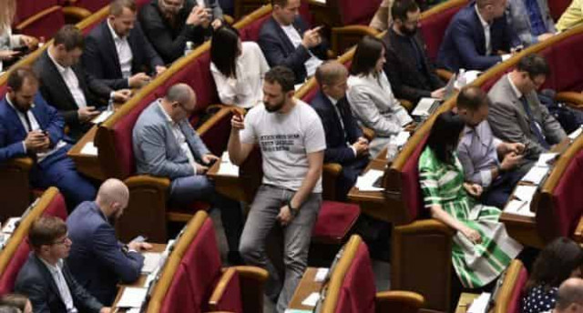 Экс-нардеп: цель применения полиграфа – отмазать президента, дав пинка людям Коломойского