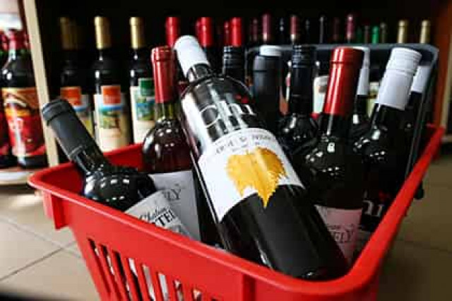 Минсельхоз пообещал оставить россиянам импортное вино и шоколад
