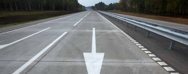 Турки и украинцы строят первую цементно-бетонную трассу в Украине