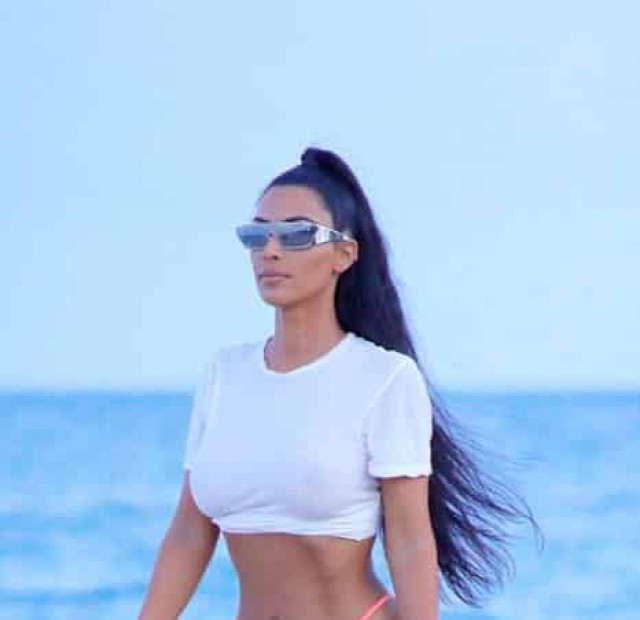 Kim Kardashian shows ideal body during Costa Rica vacation