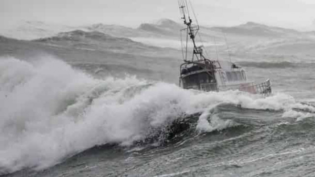 На курорте Грузии уже 5-ый день бушует сильный шторм