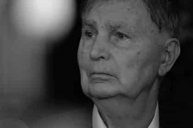 Умер хоккейный тренер Виктор Тихонов