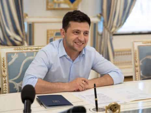 Украинцы массово делают тату с ликом Зеленского (Фото)