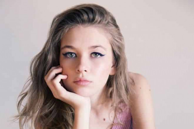 Дочка Веры Брежневой снялась в бикини, напомнив, что ей уже 18 и можно всё