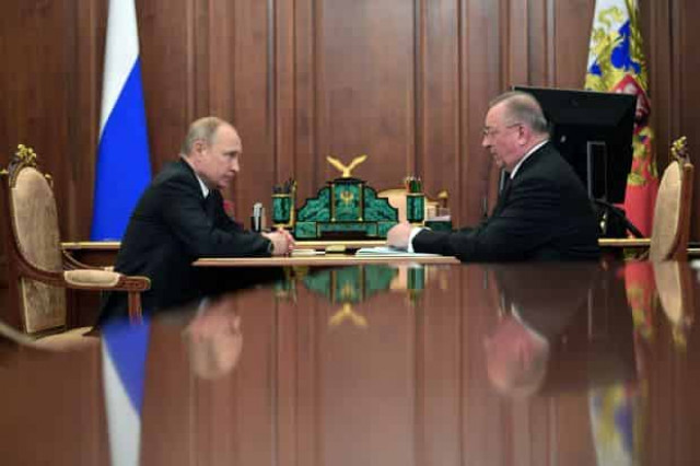 Putin allies' oil feud spills into public view