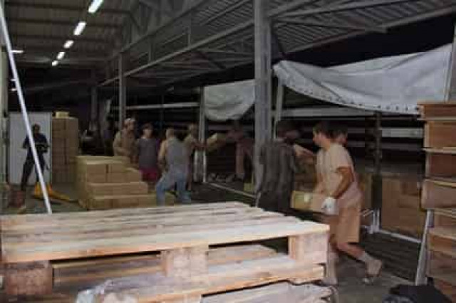 Российскую гуманитарную помощь получили 400 тысяч жителей ЛНР