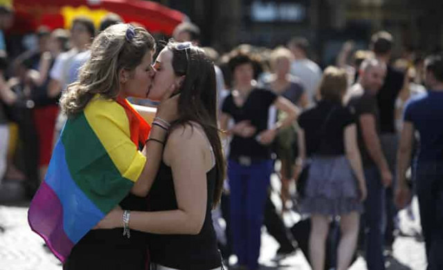 От неграждан до цензуры и секс-меньшинств