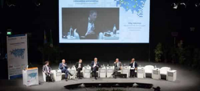 Вице-премьер Италии: Противоречия нужно устранять без войн и санкций
