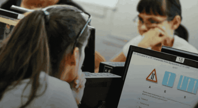 Українські автошколи переведуть в онлайн: як отримати електронні водійські права