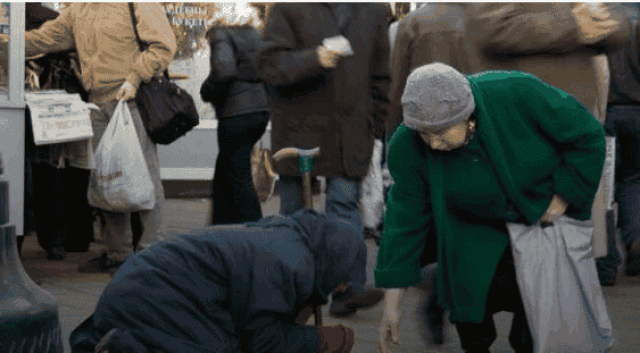 Пенсіонер всього лише хотів їсти - страшний інцидент обурив українців