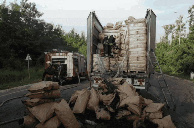 У Чернівцях затримали фуру з контрабандою