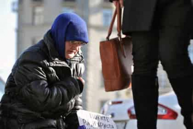 Эксперты предупредили о риске превращения в бедных половины населения России
