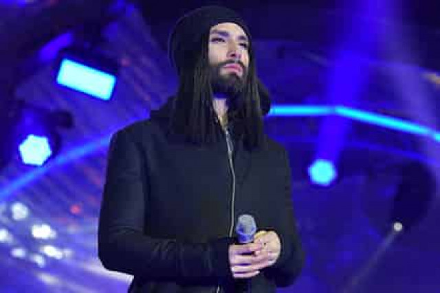 Раскрывшая свой ВИЧ-статус Кончита Вурст сняла платье
