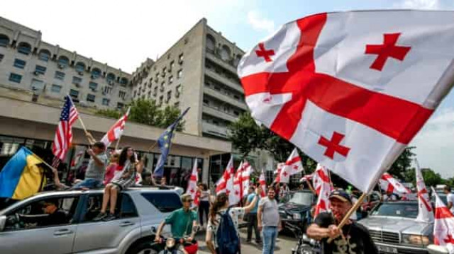 У Тбілісі потопталися по «Путіну» за агресію проти України і Грузії (фото)
