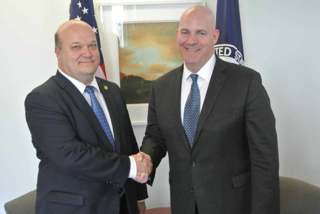 США выделят Украине 4 млн долларов на военные склады