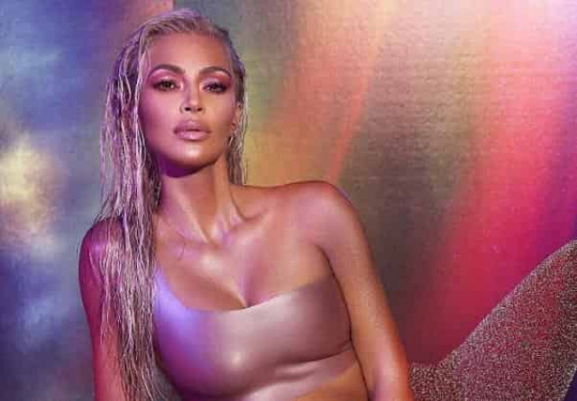 Kim Kardashian shares new sexy photos