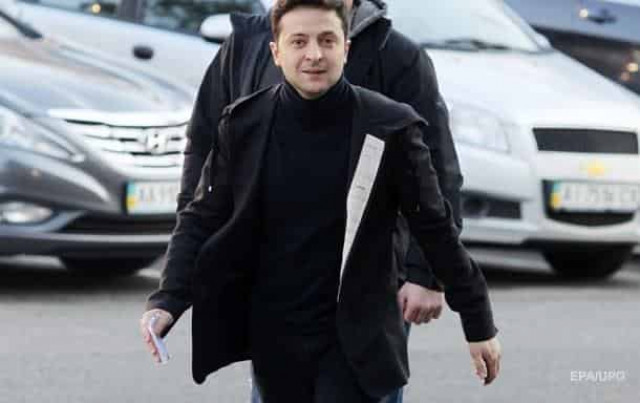 Зеленський з аеропорту закликав зібрати Кабмін