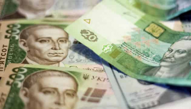 Нацбанк продовжує послаблювати гривню