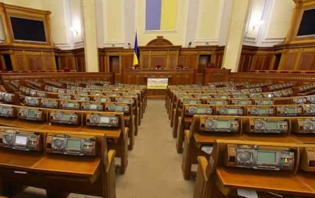 Первая сессия Рады под угрозой срыва