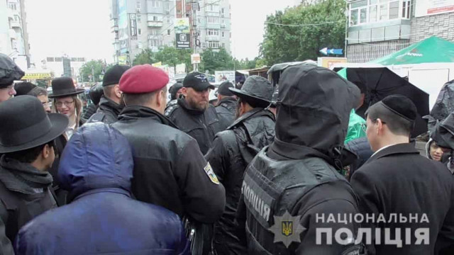 Israeli police officers arrive in Uman
