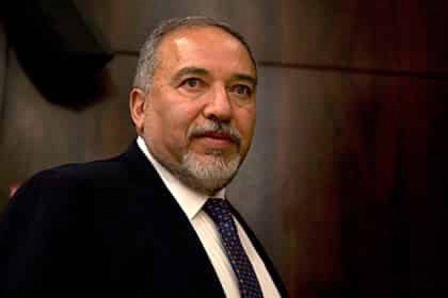 Министр обороны Израиля призвал евреев уезжать из Франции