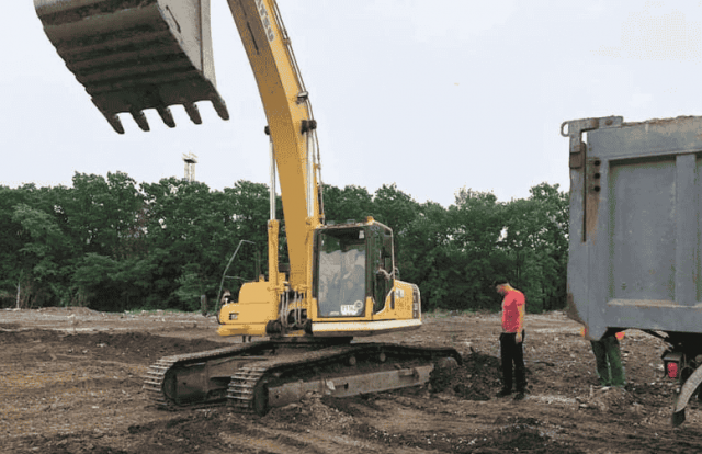 На свалке опасных отходов в Броварах начали незаконное строительство
