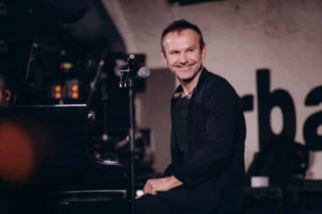 Вакарчук спел для освобожденных из плена Путина моряков в Одессе, «не сдались без боя»: душевные кадры