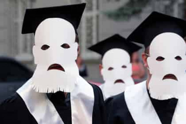 Чиновники накупили дорогих автомобилей и сувениров на 263 миллиарда