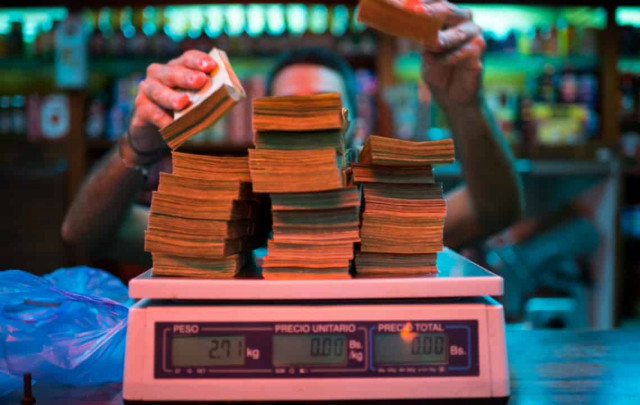 Инфляция в Венесуэле превысила 130 тысяч процентов