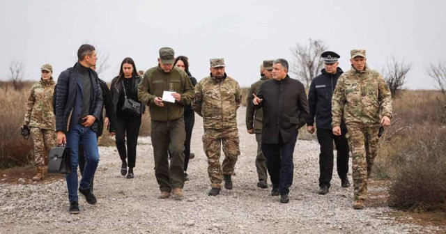 Аваков приїхав до Маріуполя підтримати «Азов»