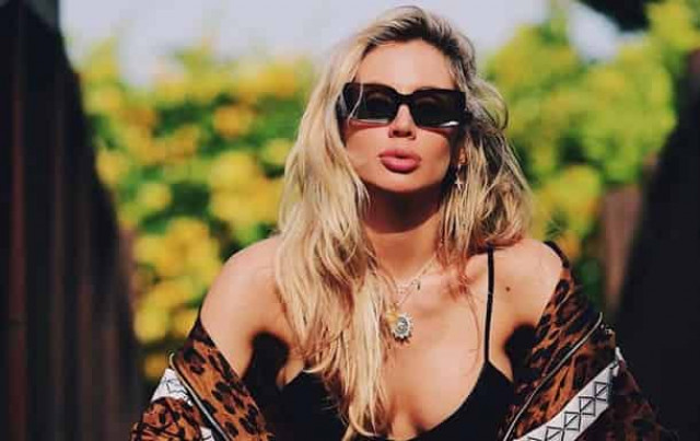 Лобода снялась на унитазе перед фото Тиля Линдеманна