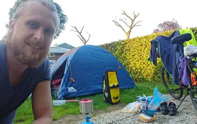 Українець їде на велосипеді з Лондона до Києва (ФОТО)