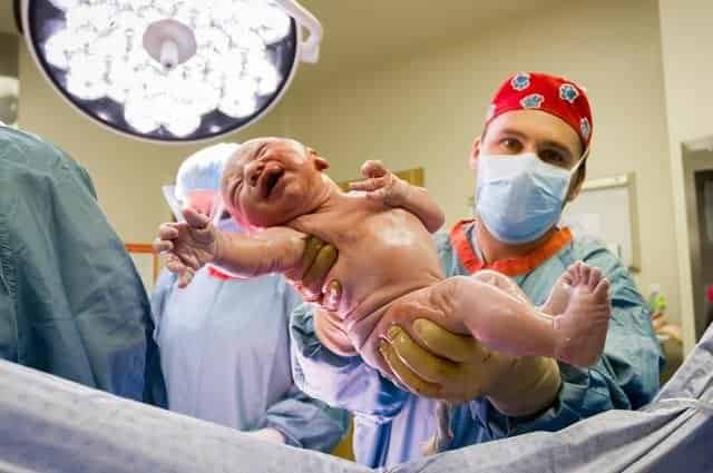 Роды в Украине планируют сделать бесплатной услугой