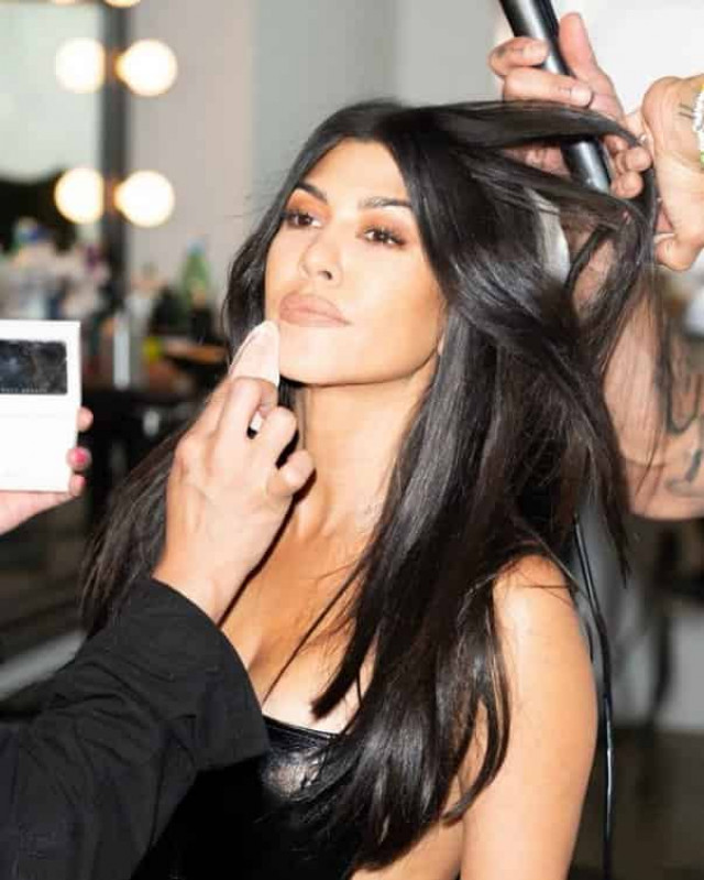 Kourtney Kardashian becomes blonde