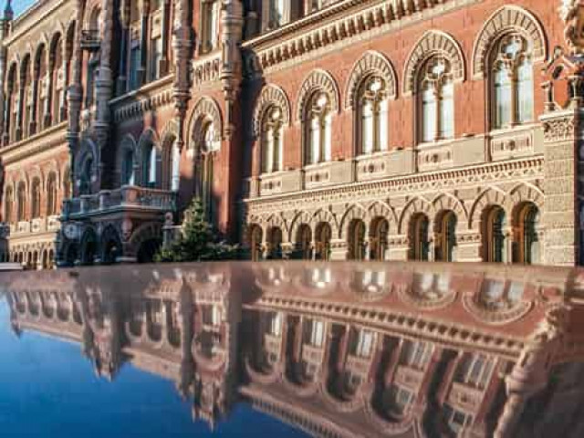 Із 5 листопада українці зможуть купувати валюту без обмежень – НБУ