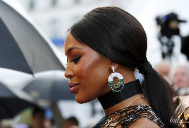 Наоми Кэмпбелл пожаловалась, что ее не пустили в отель из-за цвета кожи

