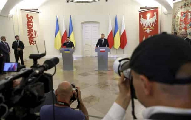 Зеленський готовий дозволити ексгумацію тіл поляків