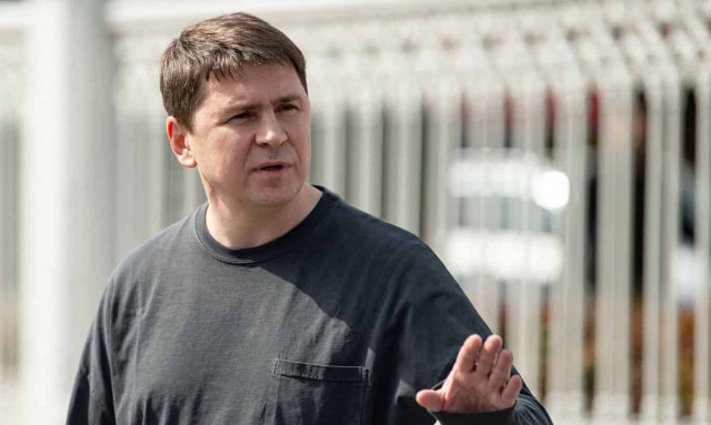 Подоляк прокомментировал атаку дронов в России
