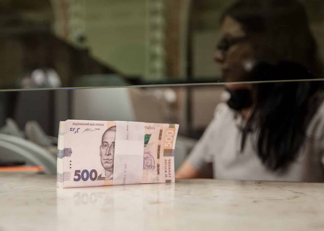 В Украине выросла средняя зарплата: премьер озвучил цифры