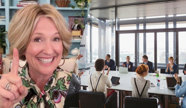 Відома письменниця назвала вправу з двох слів, яку вона використовує на початку зустрічей
