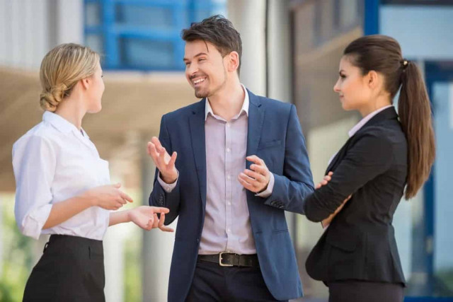 Розумні люди ніколи не розповідають про себе 9 речей
