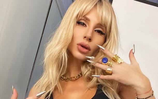 Светлана Лобода снялась в топе без нижнего белья