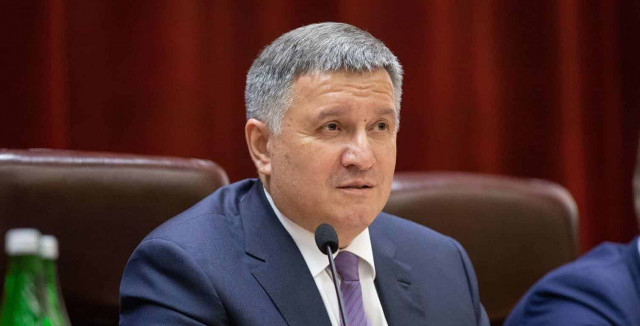 Государство не может обеспечить достойную зарплату 