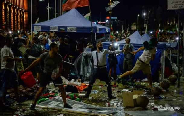 Протесты в Болгарии: полиция задержала более сотни людей