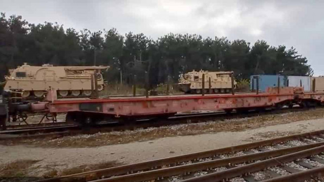 В Греции сошел с рельсов поезд с военной техникой НАТО
