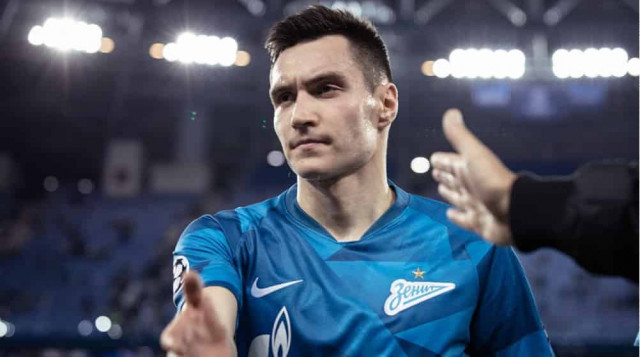 Футболіста збірної Росії не пустили на літак до Праги через паспорт РФ
