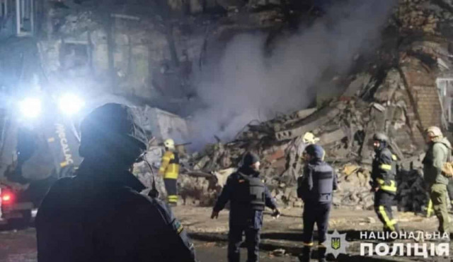 Ракетний удар РФ по Новогродівці: з-під завалів дістали тіло дитини
