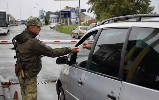 Граждане, состоящие на военном учете, могут выехать из своего района или города только при наличии специального разрешени