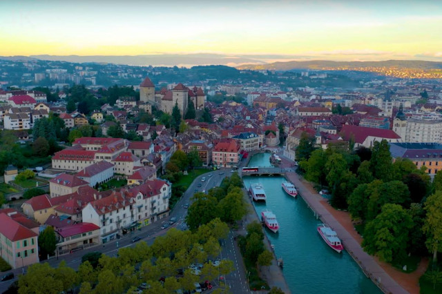 Венеція посеред Альп: доступне середньовічне місто у Франції без натовпів туристів
